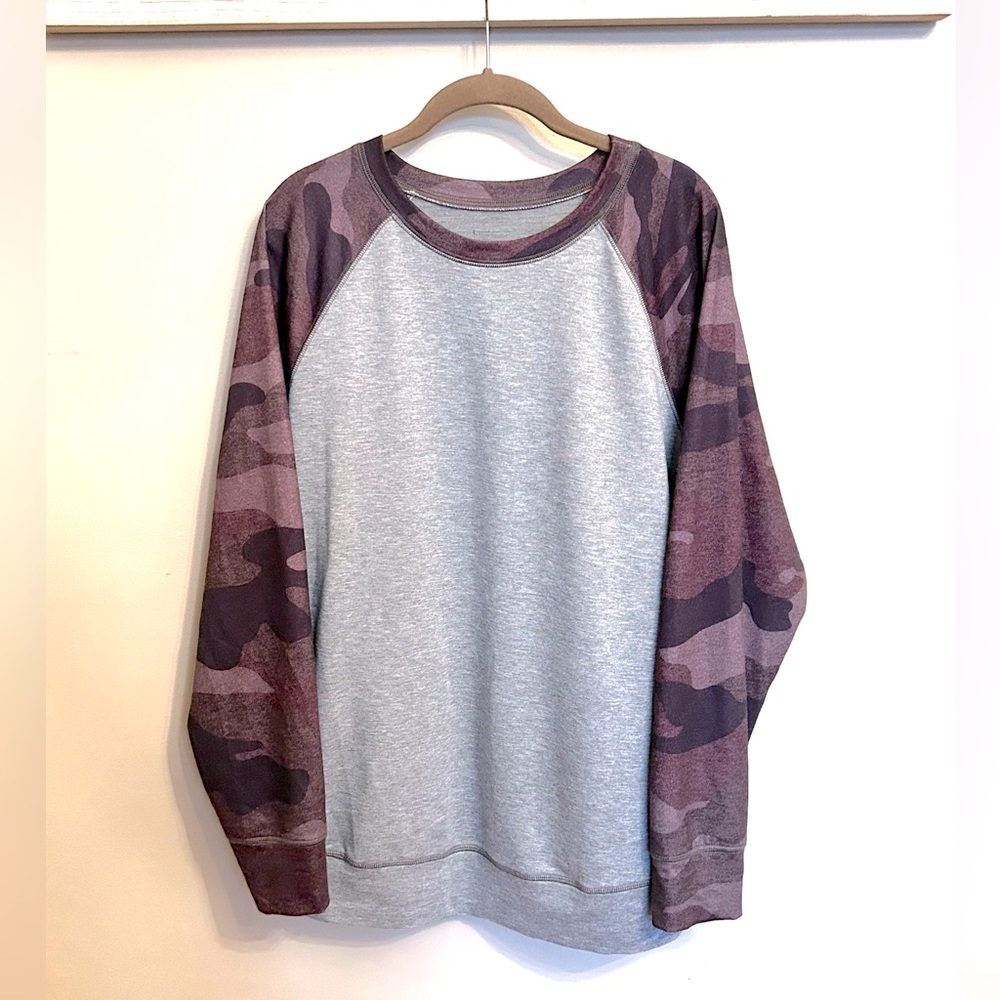 Camouflage/ grey sweatshirt size XL